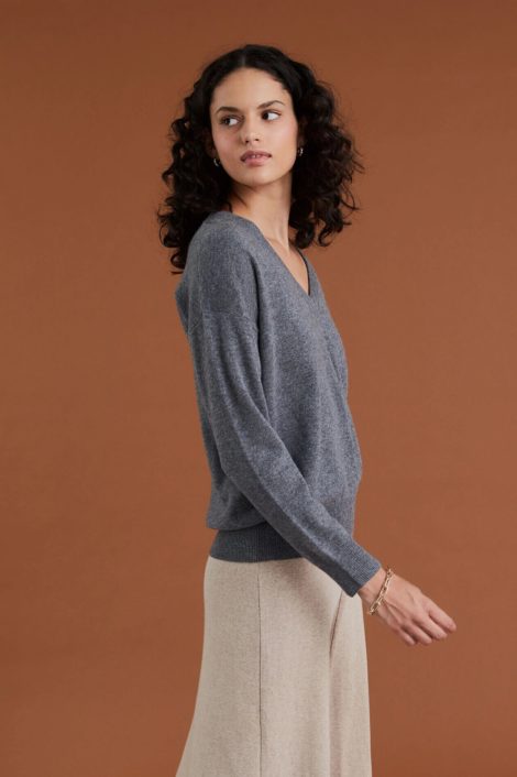 modèle portant un pull flanelle pour femme