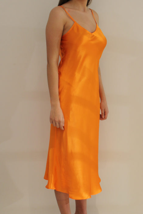 The Sleep Dress Robe Orange en soie de la NUIT